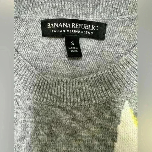 Banana Republic Star Novelty Graphic Print
Crewneck Merino Wool Sweater Size S - Picture 2 of 3